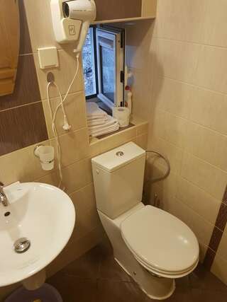 Апартаменты Gudelj Apartments Пераст Трехместный номер с балконом и видом на море-8